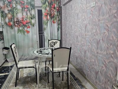 2-бөлмелі пәтер · 90 м² · 3/5 қабат, АДС 44 — Уақыт жоқ маркет үсті жолдың бойында, бағасы: 150 000 〒 в Туркестане
