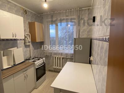 2-комнатная квартира · 45 м² · 5/5 этаж, Майкудук, 19й микрорайон 52 за 11.5 млн 〒 в Караганде, Алихана Бокейханова р-н
