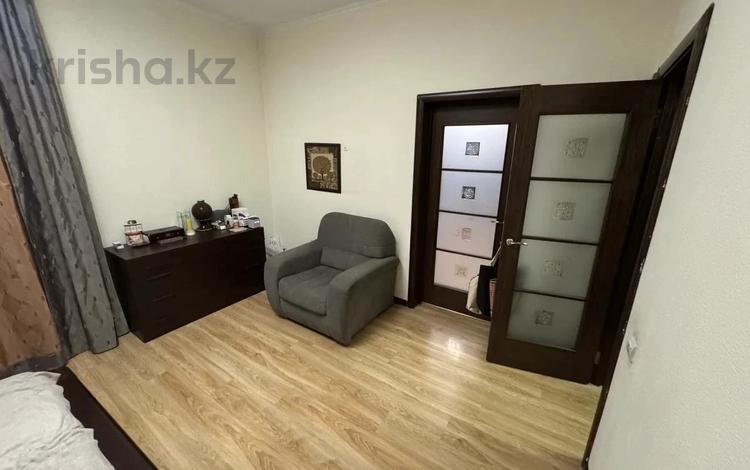 2-бөлмелі пәтер · 86 м² · 3/18 қабат, Брусиловского, бағасы: 58 млн ₸ в Алматы, Алмалинский р-н — фото 3