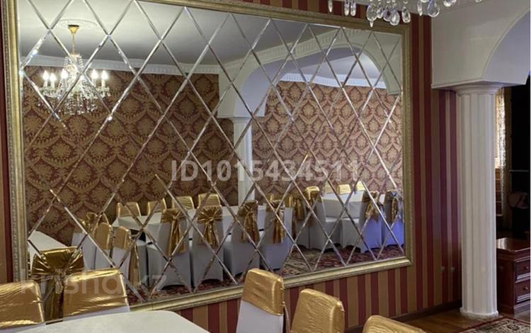 Дом · 8 комнат · 250 м², мкр Шубар 1 — Мендешева за 150 000 ₸ в Астане, Есильский р-н — фото 2