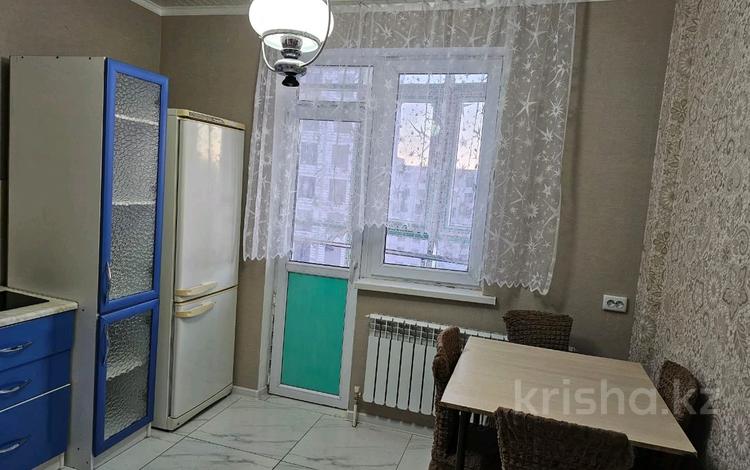 1-комнатная квартира, 38 м², 8 этаж помесячно, Е 15 ул 9