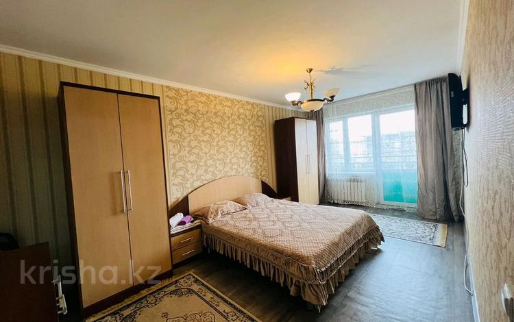 1-комнатная квартира, 45 м², 4/5 этаж посуточно, 5 мкр 37 за 6 000 〒 в Талдыкоргане — фото 2