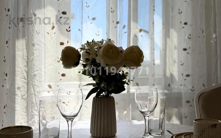 1-комнатная квартира · 40 м² · 4/9 этаж, мкр Кунаева, Мкр. Кунаева 57 за 11 000 〒 в Уральске — фото 2