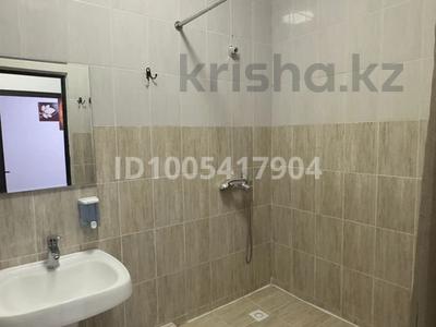 1-комнатная квартира · 33 м² · 1/1 этаж, мкр Атырау, Шманова 44 — Молдагуловой за 110 000 〒