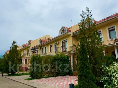7-комнатная квартира, 380 м², 2/2 этаж, Рыскулбекова 21 за 230 млн 〒 в Алматы, Наурызбайский р-н