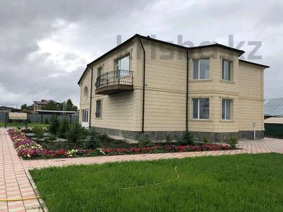 7-бөлмелі үй тәулігіне, 300 м², 20 сот., Окжетпес, бағасы: 350 000 〒 в Бурабае