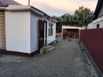 Отдельный дом · 4 комнаты · 100 м² · 6 сот., Пожарный 9 — В районе 1000 мелочей за 60 млн 〒 в Семее