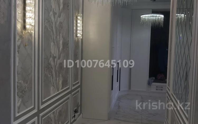 3-бөлмелі пәтер · 86 м² · 8/10 қабат, мкр Юго-Восток, мкр Степной 3 1/4, бағасы: 58 млн ₸ в Караганде, Казыбек би р-н — фото 2