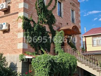 Отдельный дом · 8 комнат · 420 м² · 12 сот., мкр Каспий 45 — Университет за 100 млн 〒 в Атырау