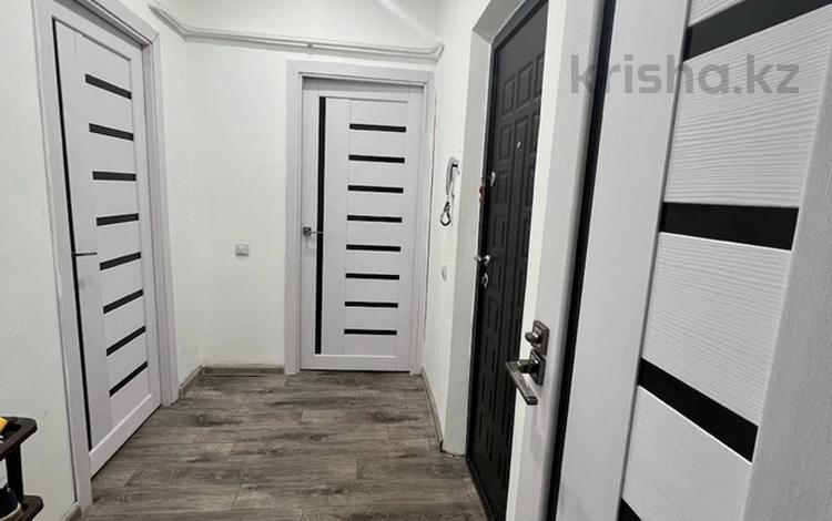 1-бөлмелі пәтер · 40 м² · 1/9 қабат, мкр Аксай-4, бағасы: 28 млн ₸ в Алматы, Ауэзовский р-н — фото 2