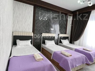 2-комнатная квартира, 62 м², 1/3 этаж посуточно, Батырбекова 18 за 23 000 〒 в Туркестане