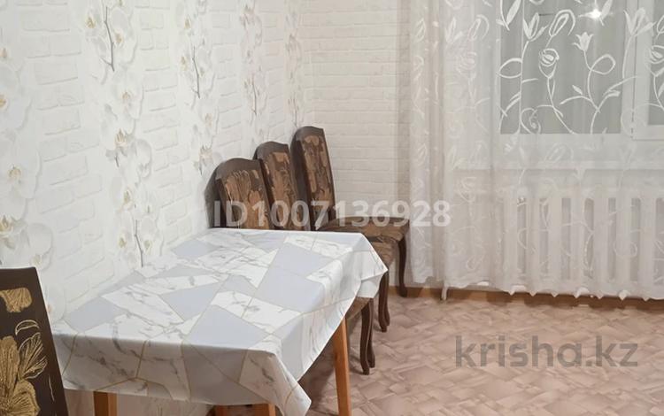 2-бөлмелі пәтер · 65 м² · 2/5 қабат, Ауэзова — Центр, бағасы: 20 000 ₸ в Щучинске — фото 2