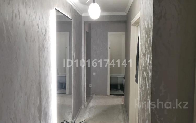 3-комнатная квартира · 64 м² · 9/9 этаж, Карагайлы 74 за 380 000 ₸ в Семее — фото 2
