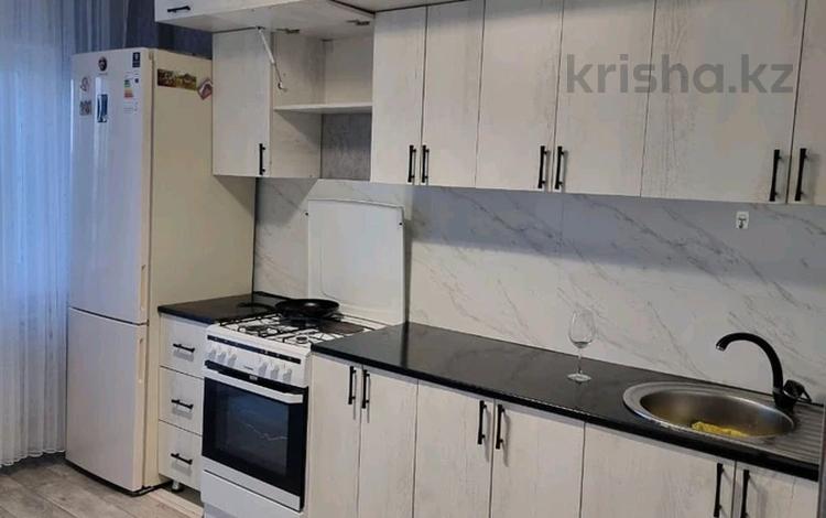 2-бөлмелі пәтер · 60 м² · 6/6 қабат, Микрорайон 4 61/1, бағасы: 200 000 ₸ в Конаеве — фото 2