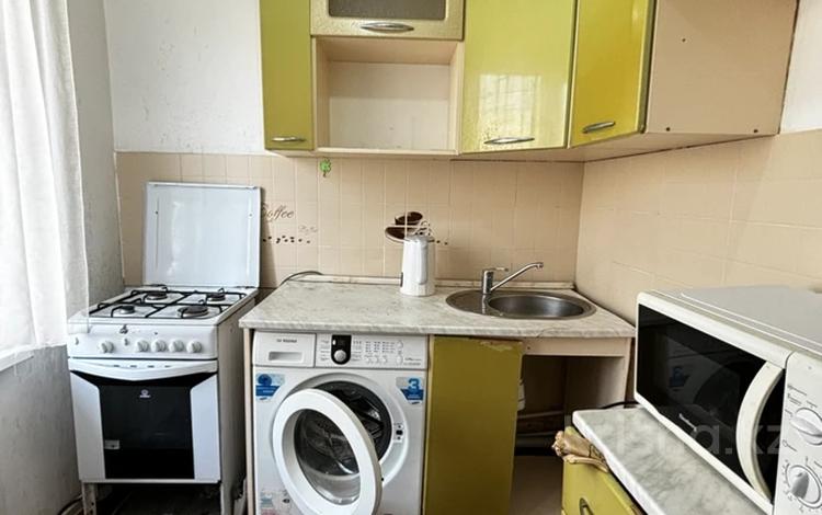 2-бөлмелі пәтер · 43 м² · 5/5 қабат, мкр Аксай-2, бағасы: ~ 32 млн 〒 в Алматы, Ауэзовский р-н — фото 2