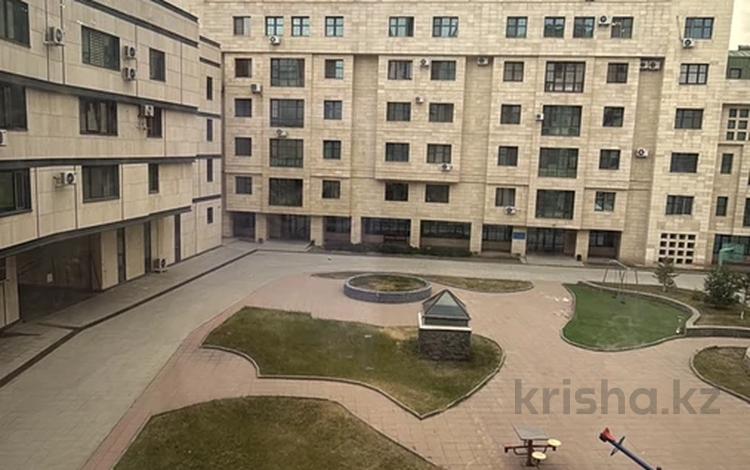 3-комнатная квартира · 92 м² · 3/7 этаж, Кабанбай Батыра 13 за 67 млн ₸ в Астане, Есильский р-н — фото 2