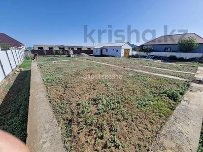 Отдельный дом · 3 комнаты · 60 м² · 11 сот., мкр Оркен, Құлбарақ батыр 26 — 35 школа гимназия за 17.7 млн 〒 в Атырау