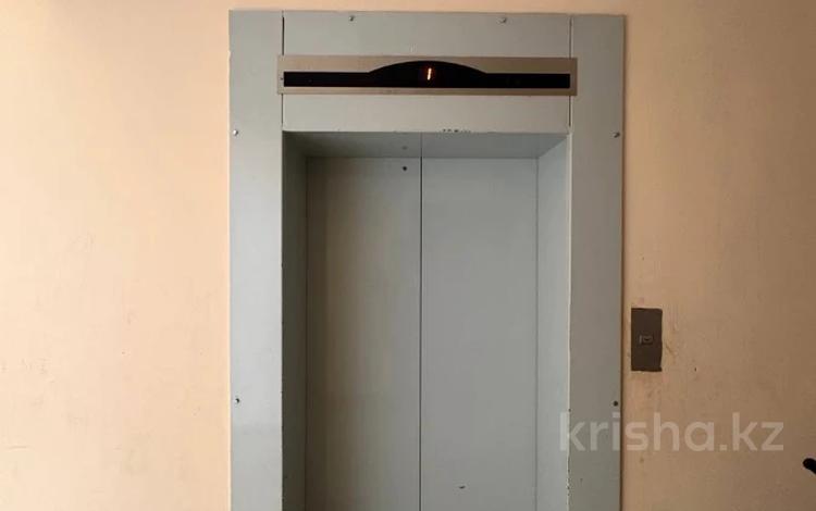 2-комнатная квартира · 68.5 м² · 8/8 этаж, мкр. Алтын орда, Молдагуловой за 20.5 млн ₸ в Актобе — фото 2
