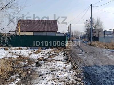 Жер телімі · 6 сотық, ПКСТ Дружба — Возле мкр.Карасу, бағасы: 8 млн ₸ в Боралдае (Бурундай), мкр Водник-1