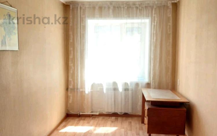 3-комнатная квартира, 57 м², 4/4 этаж, Ауэзова за 13.9 млн 〒 в Петропавловске — фото 2