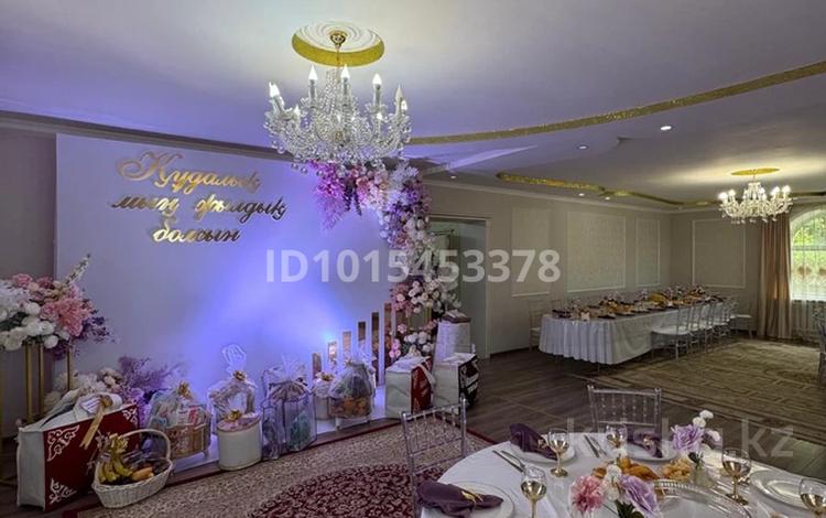 Жеке үй · 5 бөлме · 400 м², Байтурсынова 165, бағасы: 100 000 ₸ в Костанае — фото 2