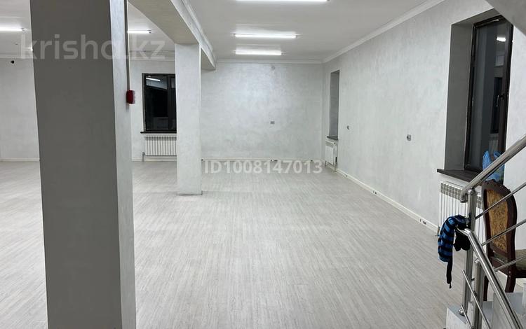 Еркін, кеңселер, дүкендер мен бутиктер, қоймалар, сұлулық салондары, фитнес және спорт, медорталықтар мен дәріханалар, білім орталықтары, конференц-залдар, кабинеттер және жұмыс орындары, студиялар · 150 м², бағасы: 330 000 〒 в Таразе — фото 2