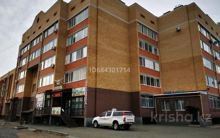 1-комнатная квартира, 40 м², 2/5 этаж, Бурабай 12 за 12.5 млн 〒 в Актобе, мкр. Курмыш — фото 2