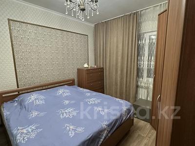 3-комнатная квартира, 68 м², 2/5 этаж посуточно, мкр Север 11 за 15 000 〒 в Шымкенте, Енбекшинский р-н