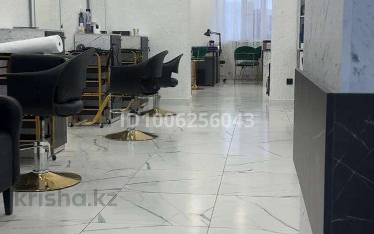 Свободное назначение, салоны красоты · 72 м² за 33 млн ₸ в Актобе, мкр. Алтын орда — фото 2