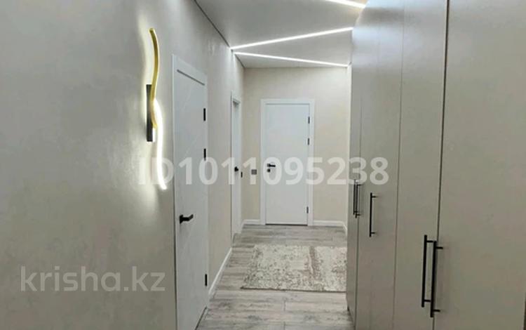 3-комнатная квартира · 105.8 м² · 2/5 этаж, Кеменгер 49/2 — OQU школа, ГЭН, ЖК Сан Сити за 53 млн ₸ в Уральске — фото 2