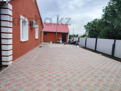 Отдельный дом · 5 комнат · 140 м² · 5.5 сот., мкр. Зачаганск пгт, Мкр. Зачаганск. 152 стрелковая дивизия 28 — Остановка 30 школа за 36 млн ₸ в Уральске