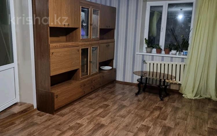 1-комнатная квартира, 30 м², 3/3 этаж помесячно, 18микр 13