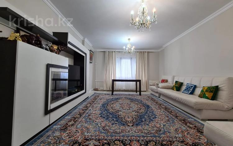 3-комнатная квартира, 104 м², 4/9 этаж помесячно, Шарипова 26А