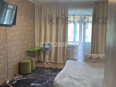 2-бөлмелі пәтер · 42 м² · 5/5 қабат, Кенесары — Аптека Юна, магазин Шаңырақ, бағасы: 16 000 ₸ в Бурабае