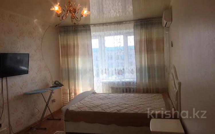 1-комнатная квартира, 45 м², 4/4 этаж посуточно, Жансугурова 187 за 8 000 〒 в Талдыкоргане — фото 2