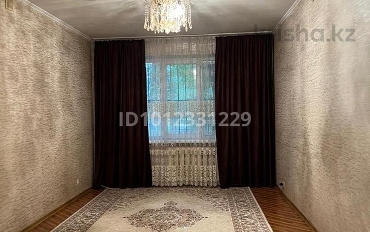 2-бөлмелі пәтер · 54 м² · 1/5 қабат, мкр Жансая 11, бағасы: 17 млн ₸ в Таразе — фото 2