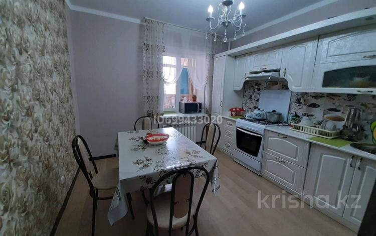 3-комнатная квартира · 87.7 м² · 1/9 этаж, 10 мкр 25 — Рядом поликлиника, школа, детский сад, магазин за 35 млн ₸ в Аксае — фото 2