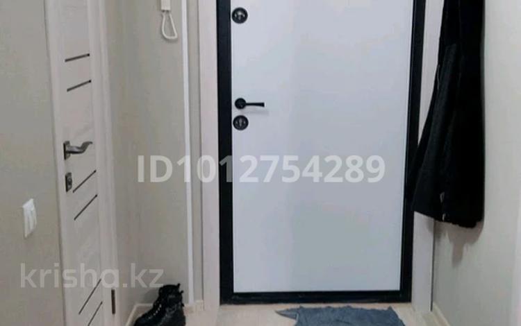 1-комнатная квартира · 38 м² · 3/5 этаж, Камзина 63 за 110 000 ₸ в Аксу — фото 2