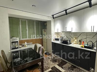 3-бөлмелі пәтер · 90 м² · 2/5 қабат, Ракешива 21 — Ракешива, бағасы: 300 000 ₸ в Талдыкоргане, мкр Жастар