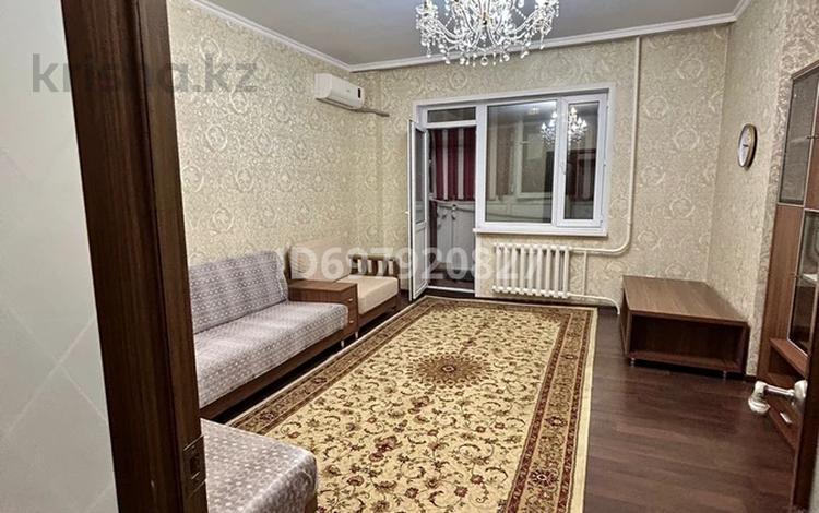 2-комнатная квартира, 60 м², 3/10 этаж помесячно, мкр Юго-Восток, Пр.Шахтеров 70 за 250 000 〒 в Караганде, Казыбек би р-н — фото 2