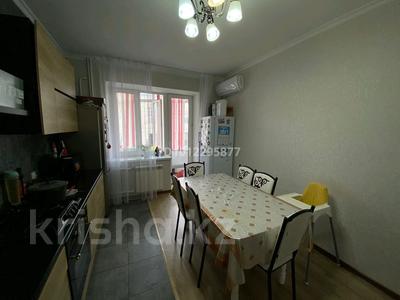 3-бөлмелі пәтер · 91.7 м² · 2/9 қабат, Просп. Алии Молдагуловой 54А, бағасы: 42 млн ₸ в Актобе, мкр Авиатор