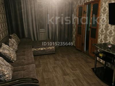 4-бөлмелі пәтер · 77 м², Толе би 8 — Гранд базар, бағасы: 150 000 ₸ в Таразе