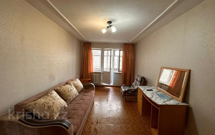 1-комнатная квартира · 33 м² · 2/5 этаж, ул. Абая за 6 млн ₸ в Темиртау — фото 4