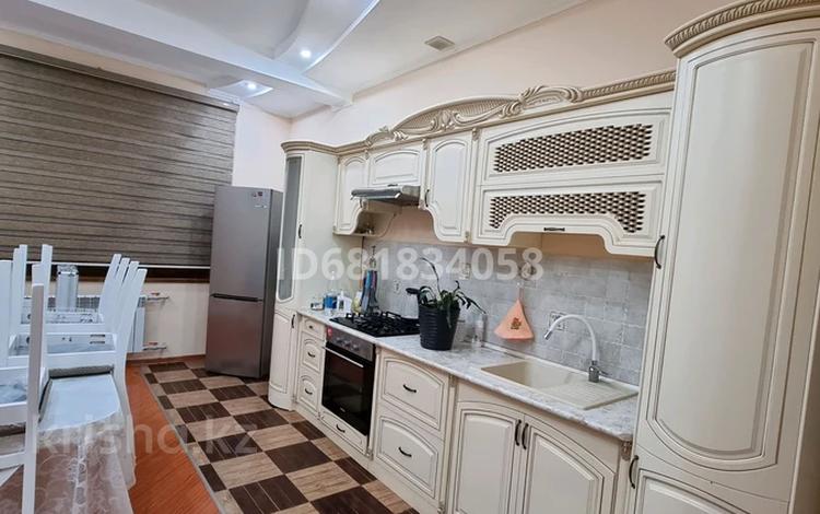 3-комнатная квартира, 110 м², 4/5 этаж помесячно, Айтеке би 12