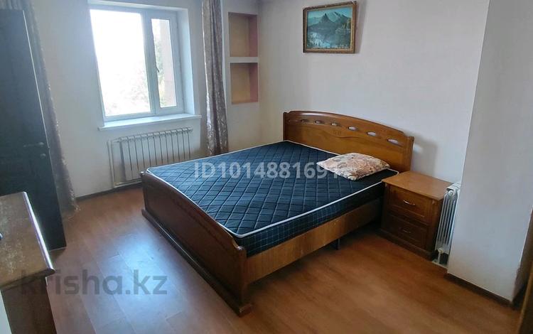 5-бөлмелі пәтер · 200 м² · 5/5 қабат, Аккозиева 1, бағасы: 200 000 ₸ в Таразе — фото 2