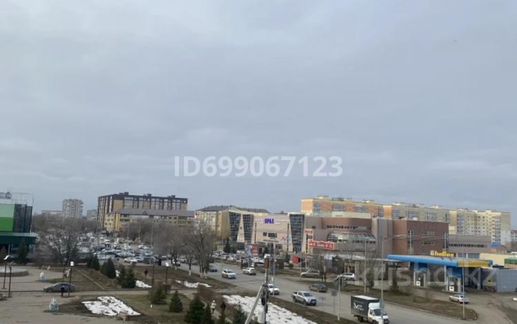 1-бөлмелі пәтер · 40 м² · 4/10 қабат, мкр Кунаева 67 — Напротив площади Первого Президента, бағасы: 12 000 ₸ в Уральске — фото 2