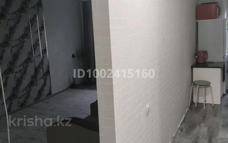 1-комнатная квартира · 48 м² · 1/5 этаж, Майкудук, Майкудук, 14й микрорайон — Рядом есть остановка, магазин, детская площадка., парковка. за 10 000 ₸ в Караганде, Алихана Бокейханова р-н — фото 2