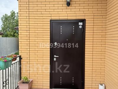 Продажа домов и дачи в Атырауской обл.: Отдельный дом · 4 комнаты · 230 м² · 8 сот., мкр Самал-2, Ахмирова за 65 млн 〒 Отдельный дом · 4 комнаты · 230 м² · 8 сот., мкр Самал-2, Ахмирова за 65 млн 〒 в Атырау