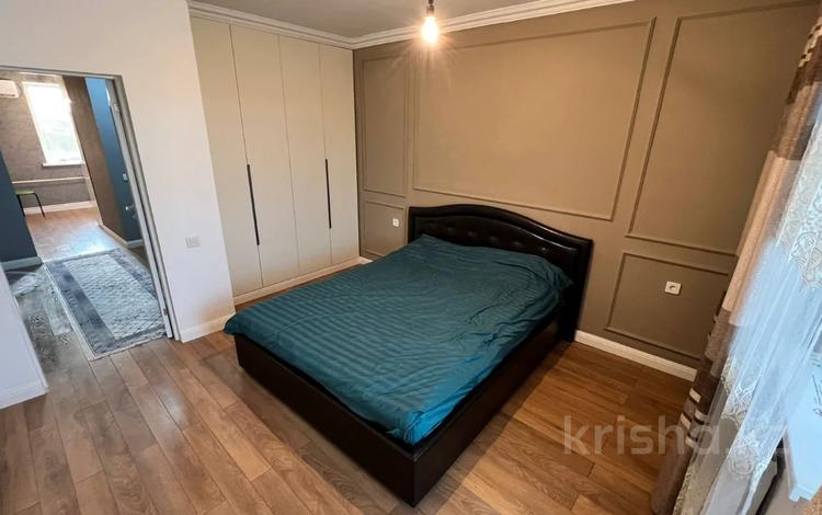 3-комнатная квартира, 60 м², 4/5 этаж помесячно, Толе би 157 — Байзакова