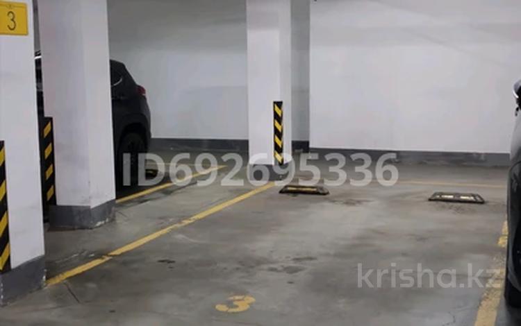 Паркинг · Кабанбай батыра 60 — MegaSilkWay, бағасы: 25 000 ₸ в Астане, Есильский р-н — фото 2